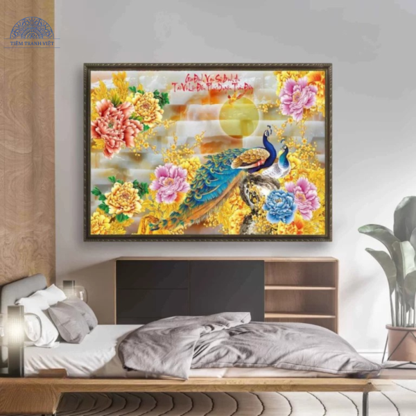 Tranh đôi công bên hoa mẫu đơn